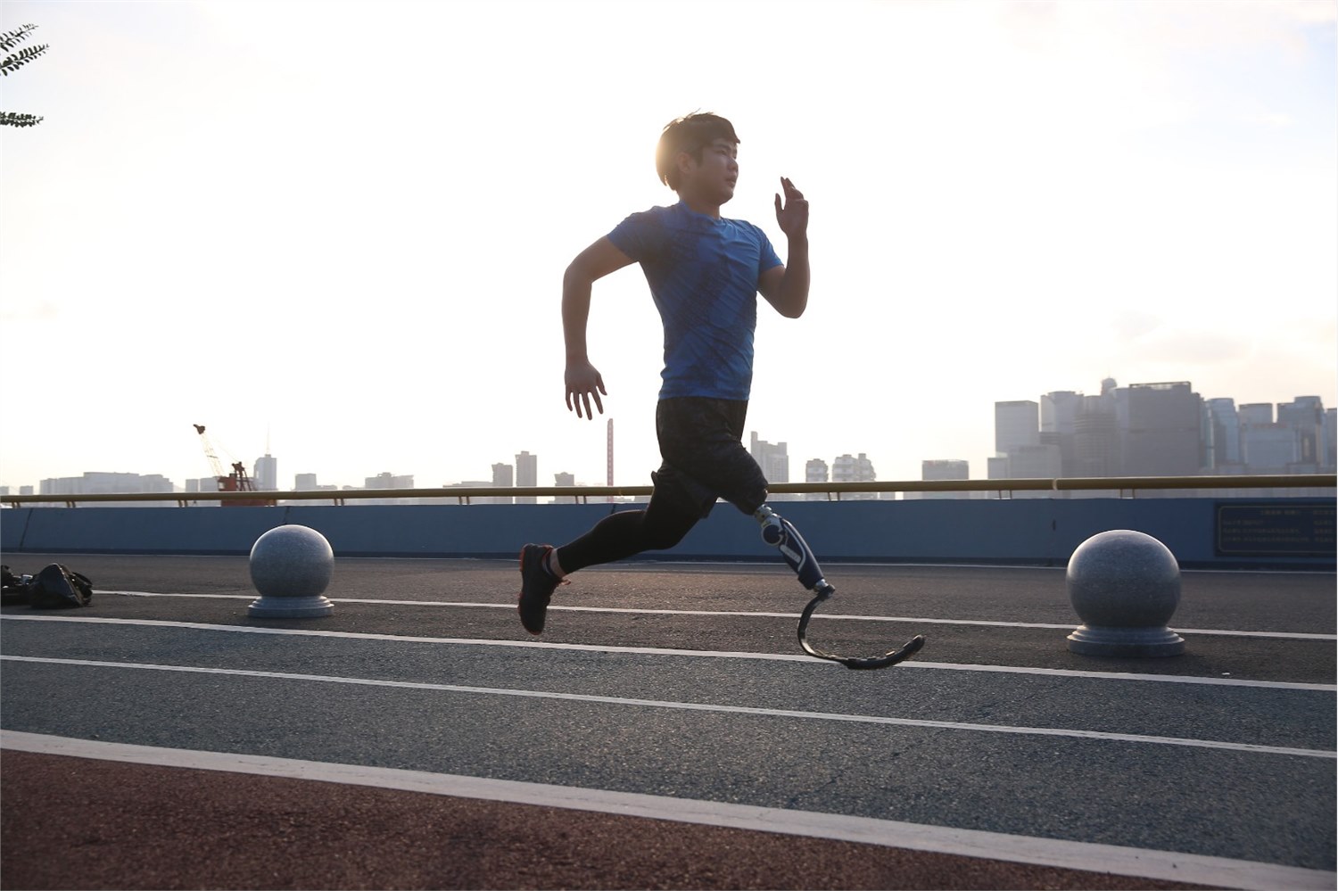 一條腿都能跑馬拉松，你還有什么理由不運動