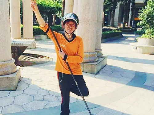感動杭州的獨腿外賣小哥，終于裝上假肢雙腿行走啦！