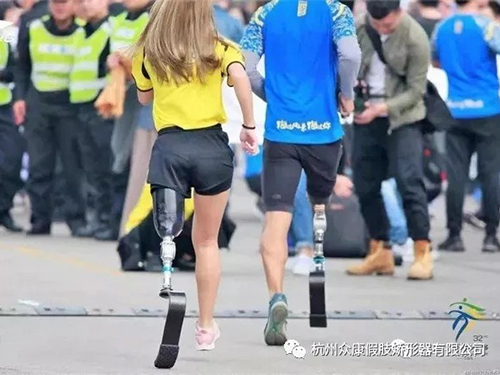 杭馬最美背影---用假肢跑完7KM的女刀鋒戰士